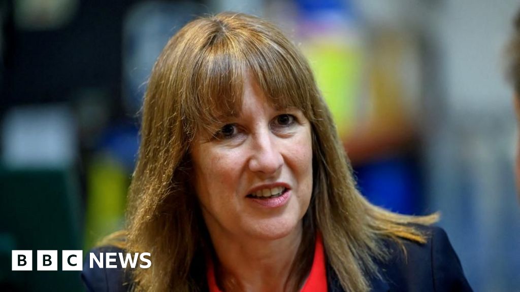 Starmer rules out investigation after Reeves admits rental rules 'mistake'