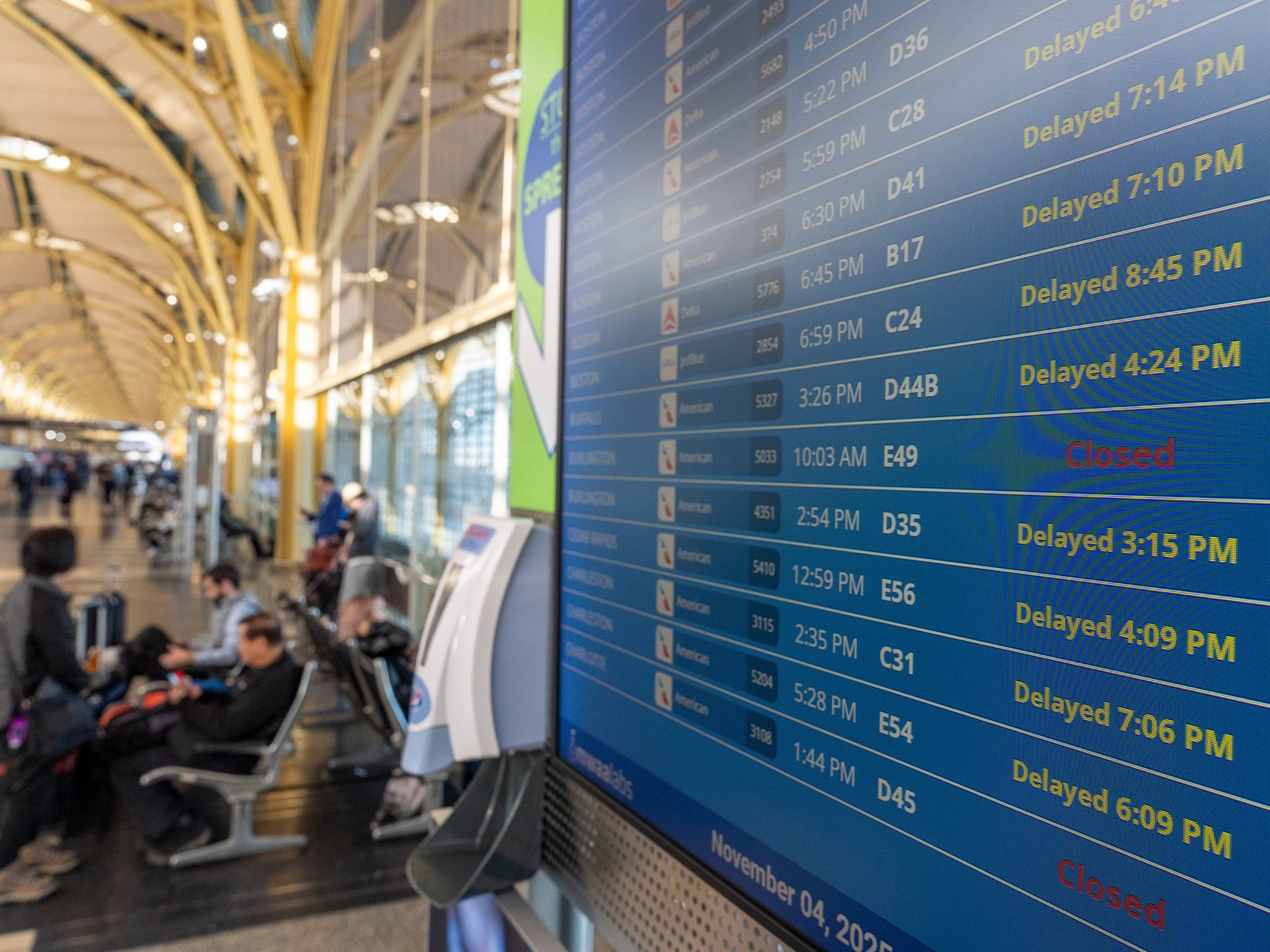 FAA to reduce flights by 10 percent as US government shutdown drags on | Aviation News