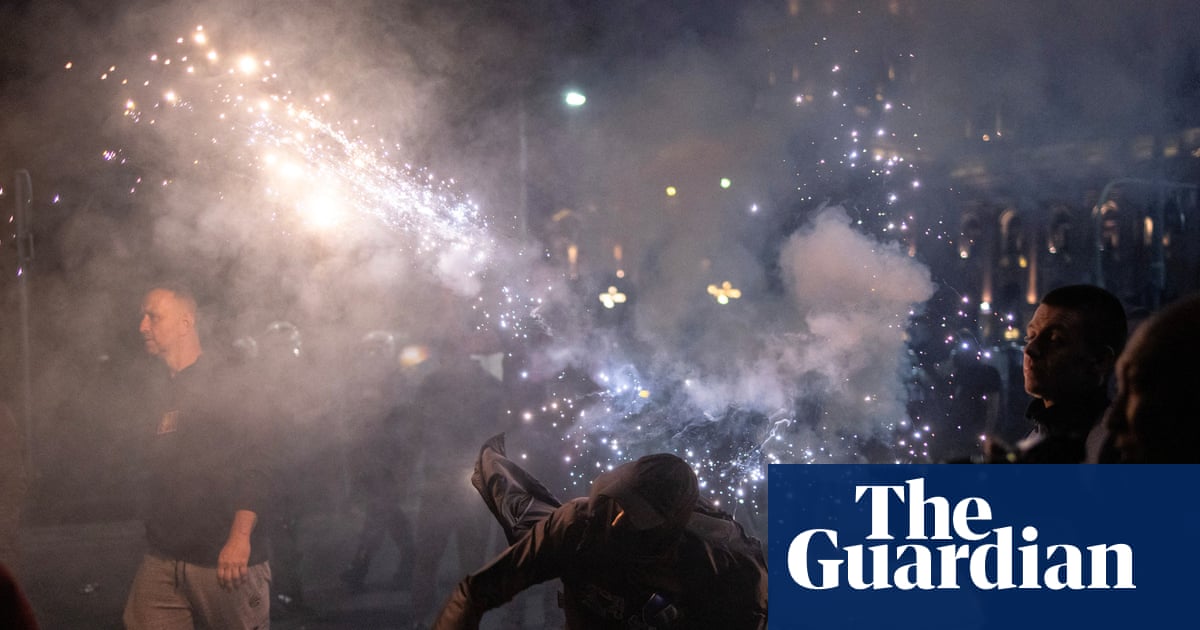 Opponents and loyalists of Serbia’s autocratic president clash in Belgrade | Serbia