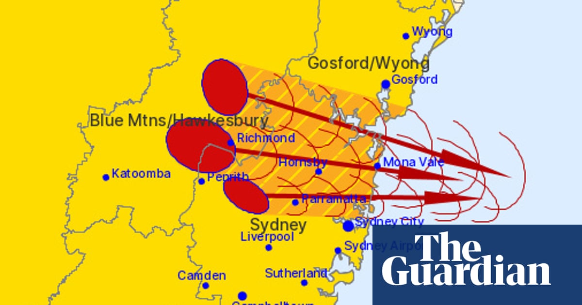 Thunderstorms roll into Sydney as parts of NSW warned of catastrophic fire risk amid soaring temperatures | New South Wales