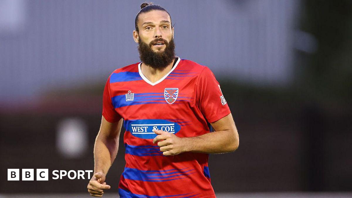 Andy Carroll in action for Dagenham and Redbridge