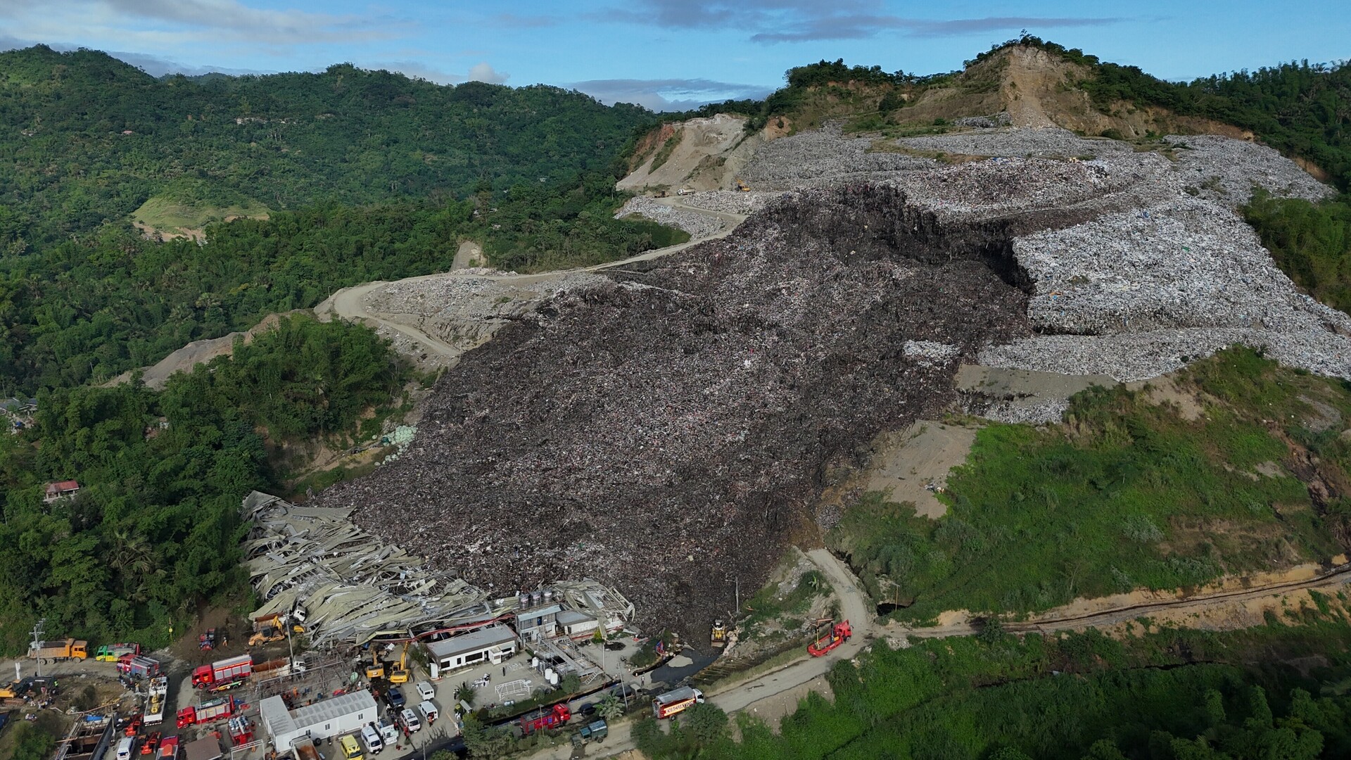 Deadly trash avalanche in Filipino landfill leaves dozens missing | Infrastructure