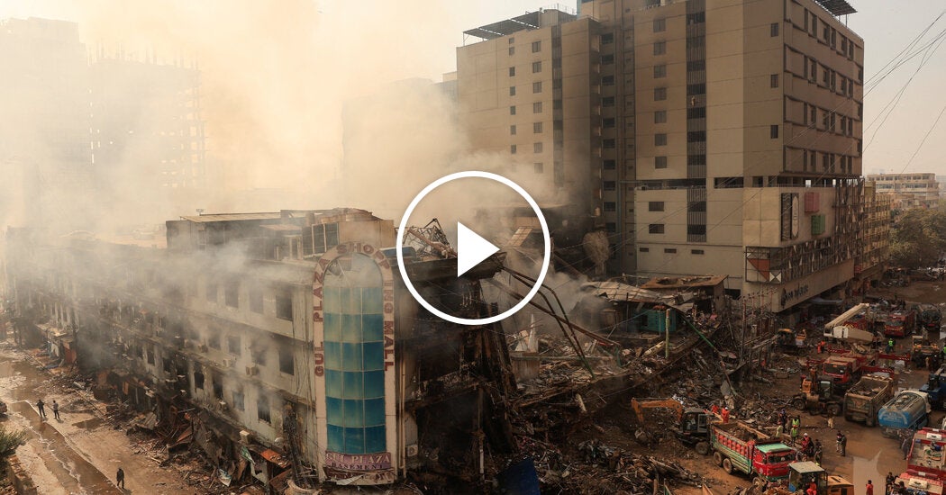 Fire at Pakistani Mall Leaves Over 20 Dead