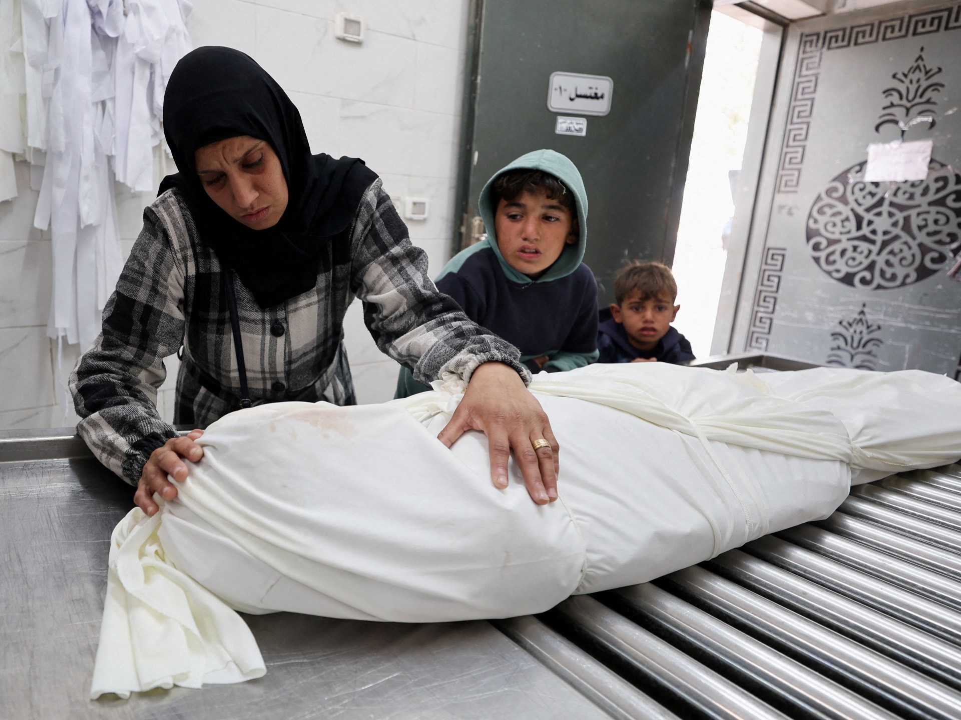 Israel’s war on Gaza live: Pressure mounts on Netanyahu to open Rafah