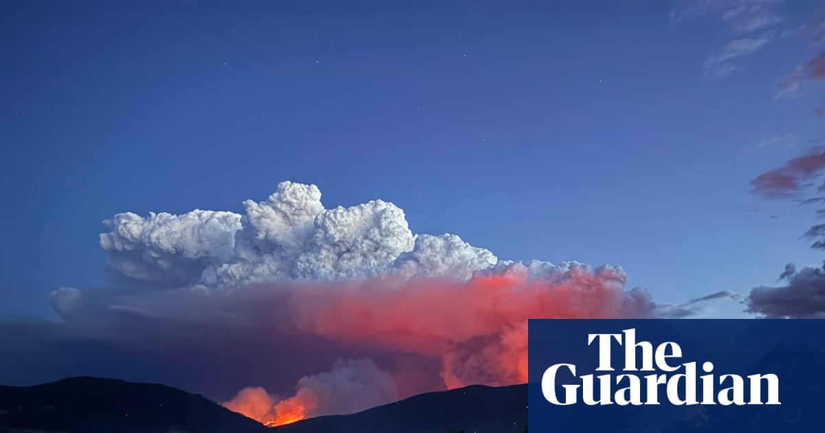 More than 100 buildings destroyed and 300,000 hectares burned as Victoria’s bushfires rage | Victoria