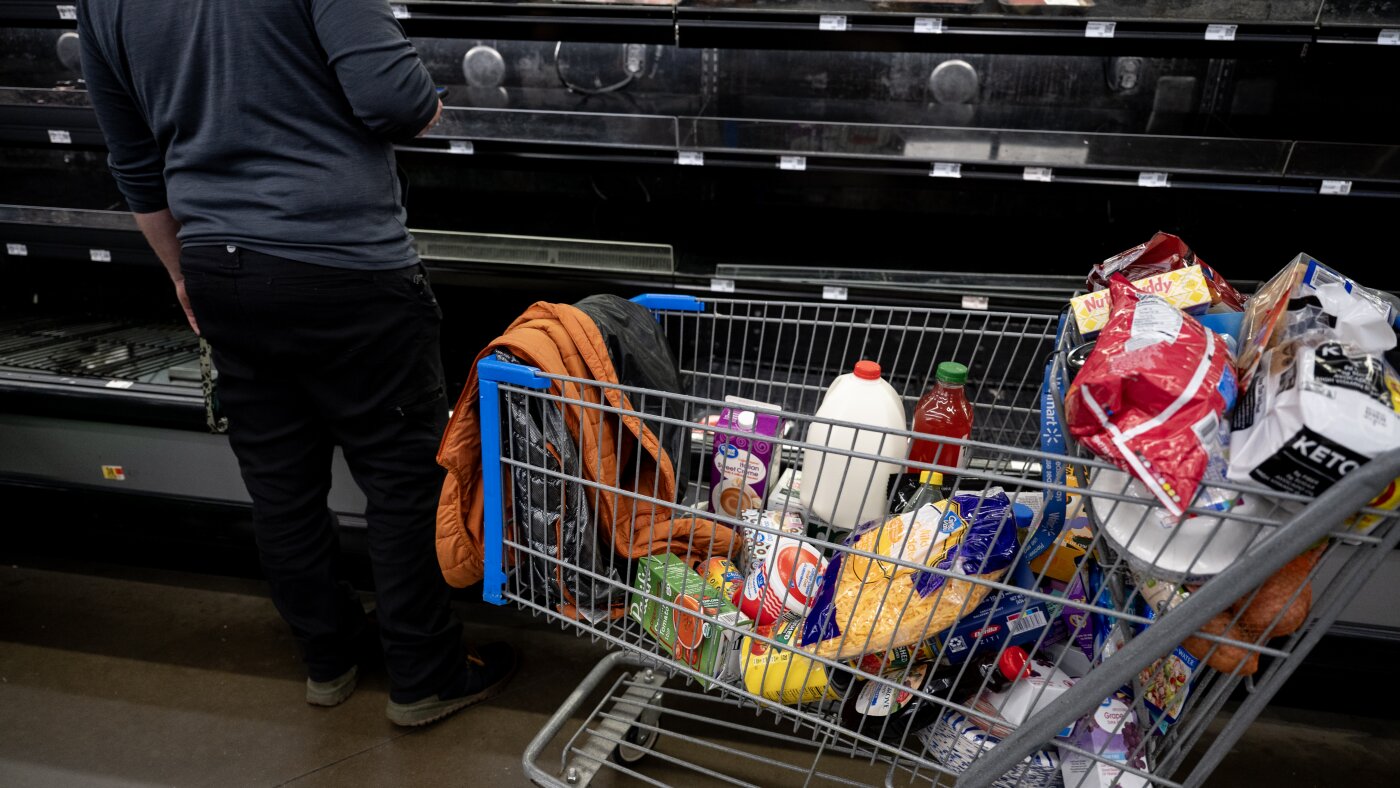 Winter storm; Minnesota protests; Zelenskyy at Davos : NPR